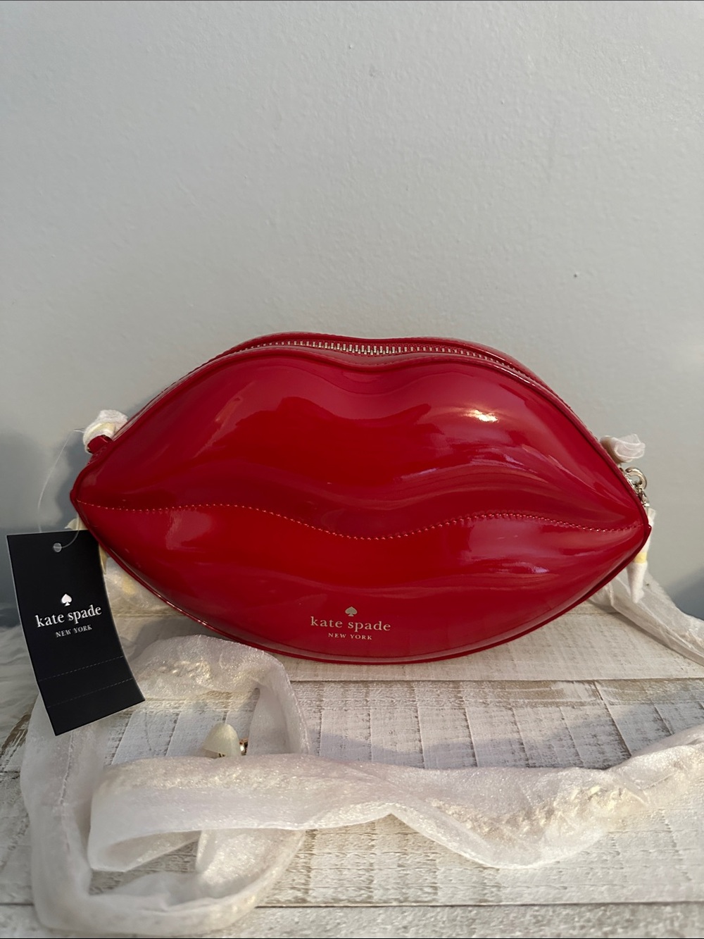 Nwt Kate spade mwah 3d lips crossbody bag